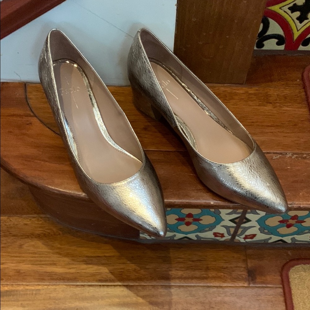 Chic Gold Metallic Pumps